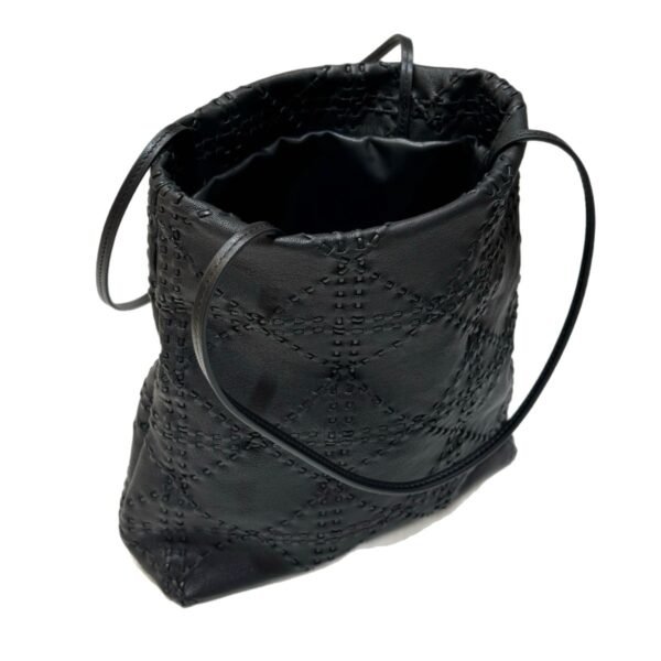 Niche Minimalist Diamond-Quilted Handcrafted Bucket Bag Versatile, Sophisticated Commuter Style Retro Chic Tote/Shoulder Bag